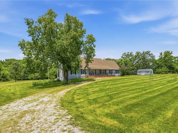 20208 S Bridle Lane, Peculiar, MO 64078
