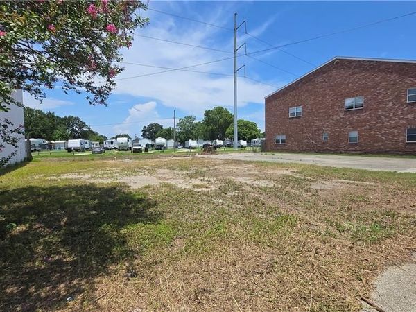 2120 PACKENHAM Road , Chalmette, LA 70092