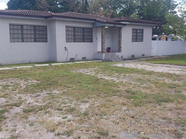 2034 NW 93rd St , Miami, FL 33147