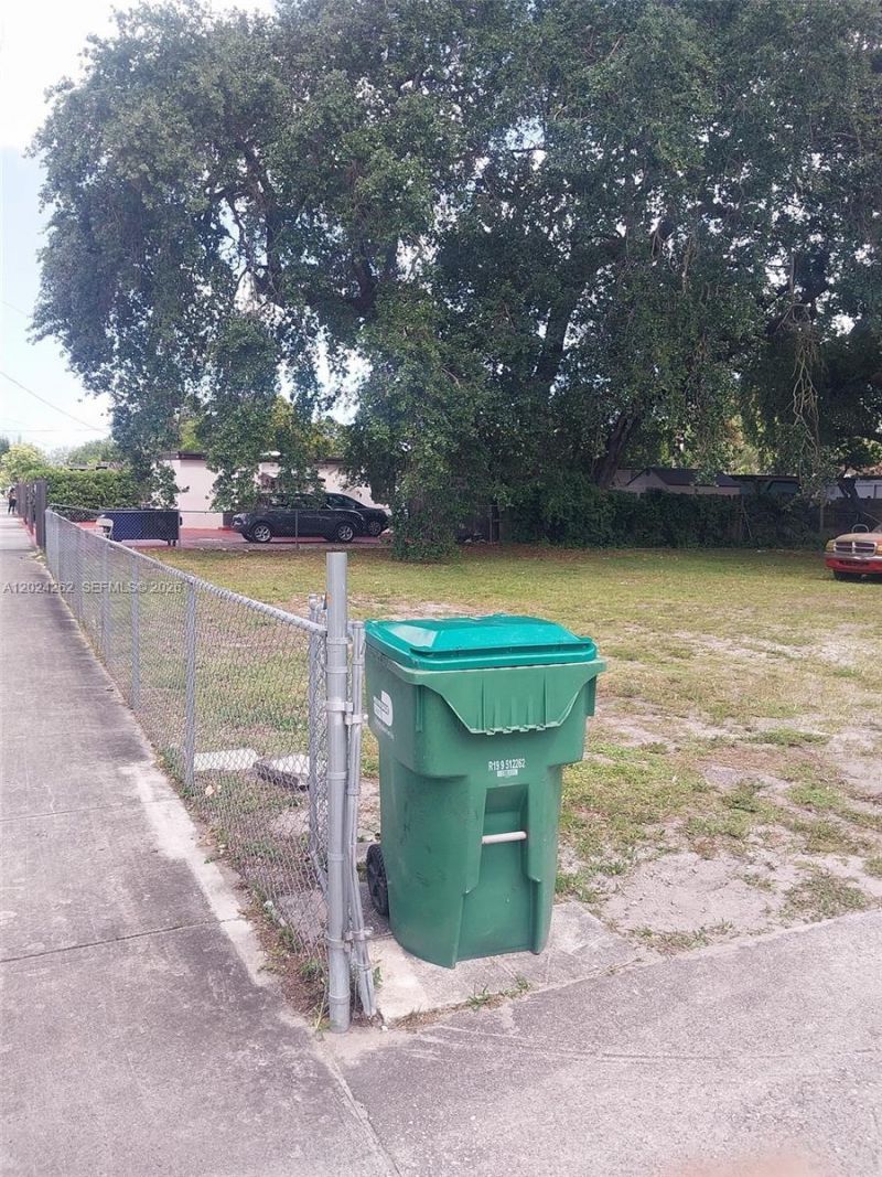 2034 NW 93rd St, Miami, FL 33147 Photo