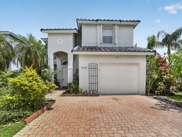 10690 NW 2nd Circle, Pembroke Pines, FL 33026