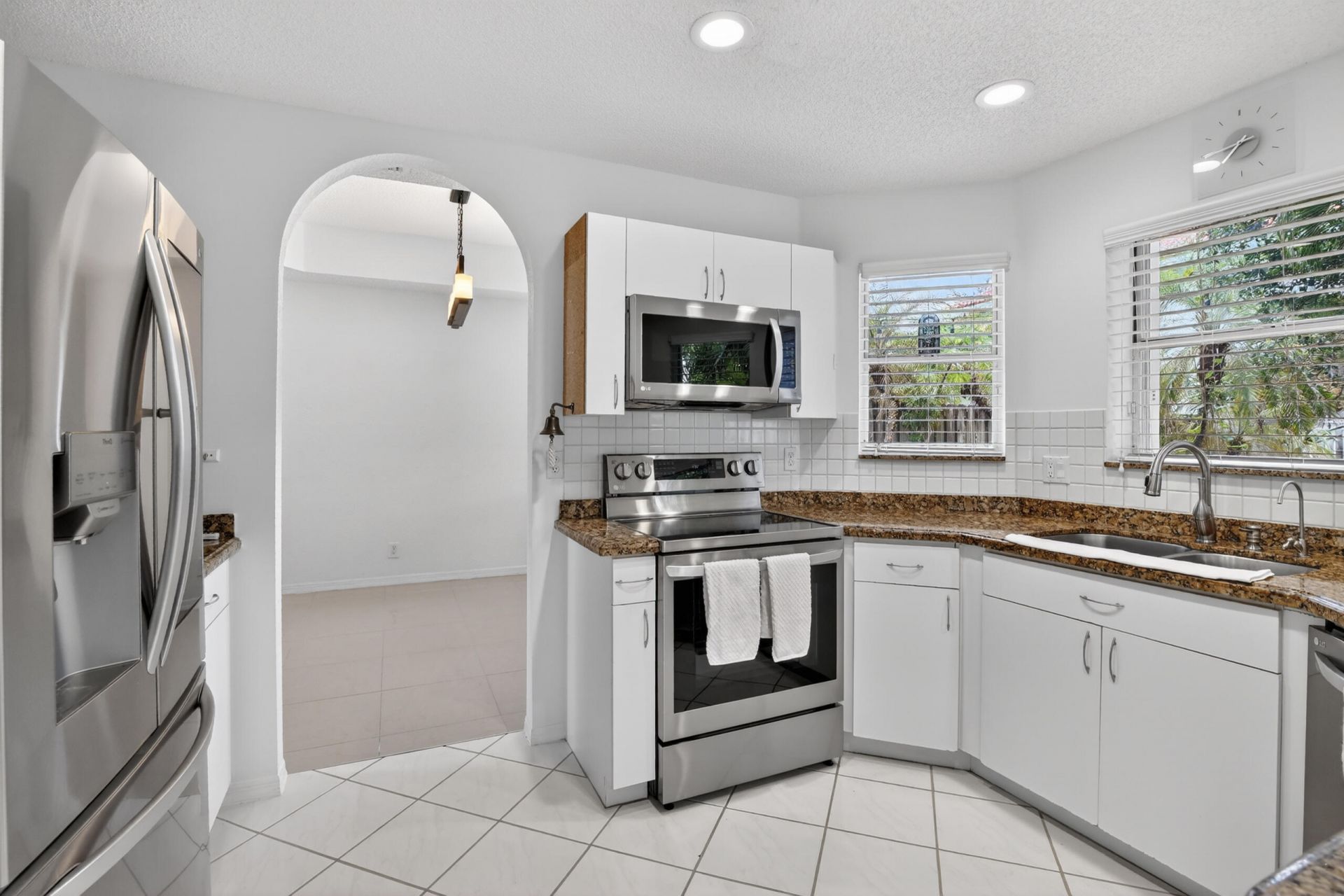 10690 NW 2nd Circle, Pembroke Pines, FL 33026 Photo