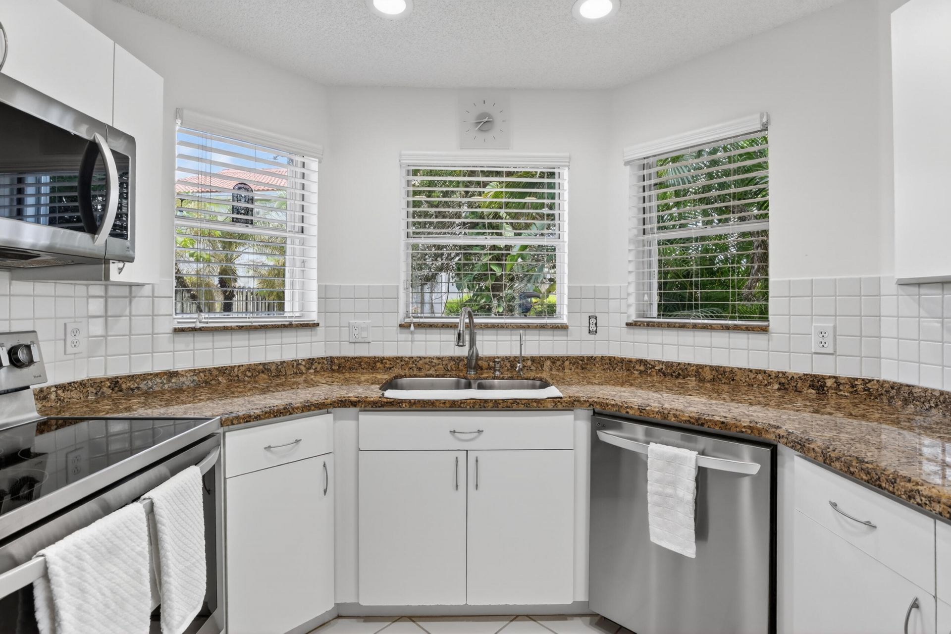 10690 NW 2nd Circle, Pembroke Pines, FL 33026 Photo