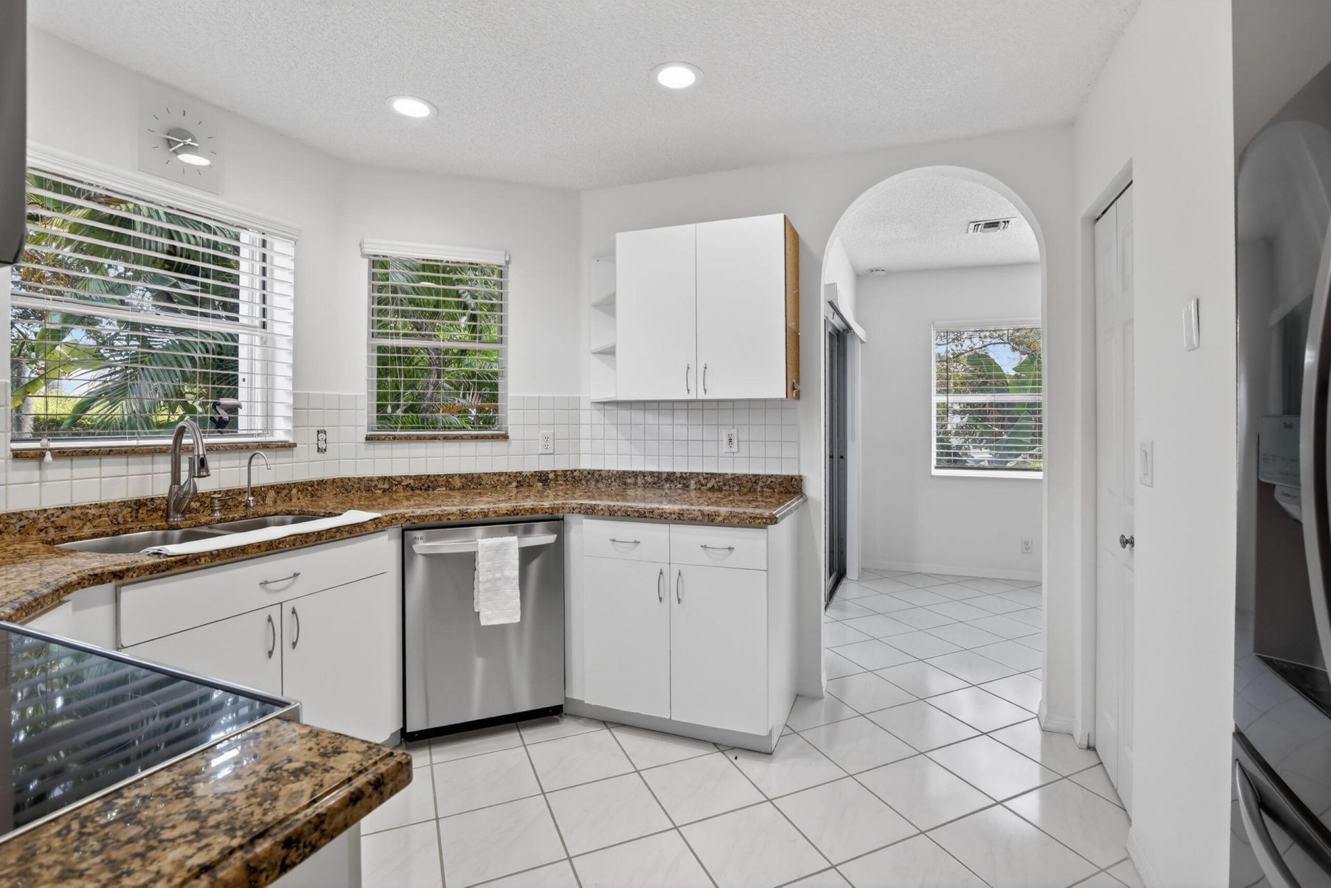 10690 NW 2nd Circle, Pembroke Pines, FL 33026 Photo