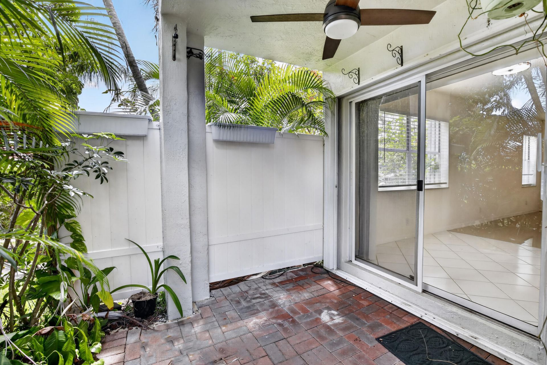 10690 NW 2nd Circle, Pembroke Pines, FL 33026 Photo
