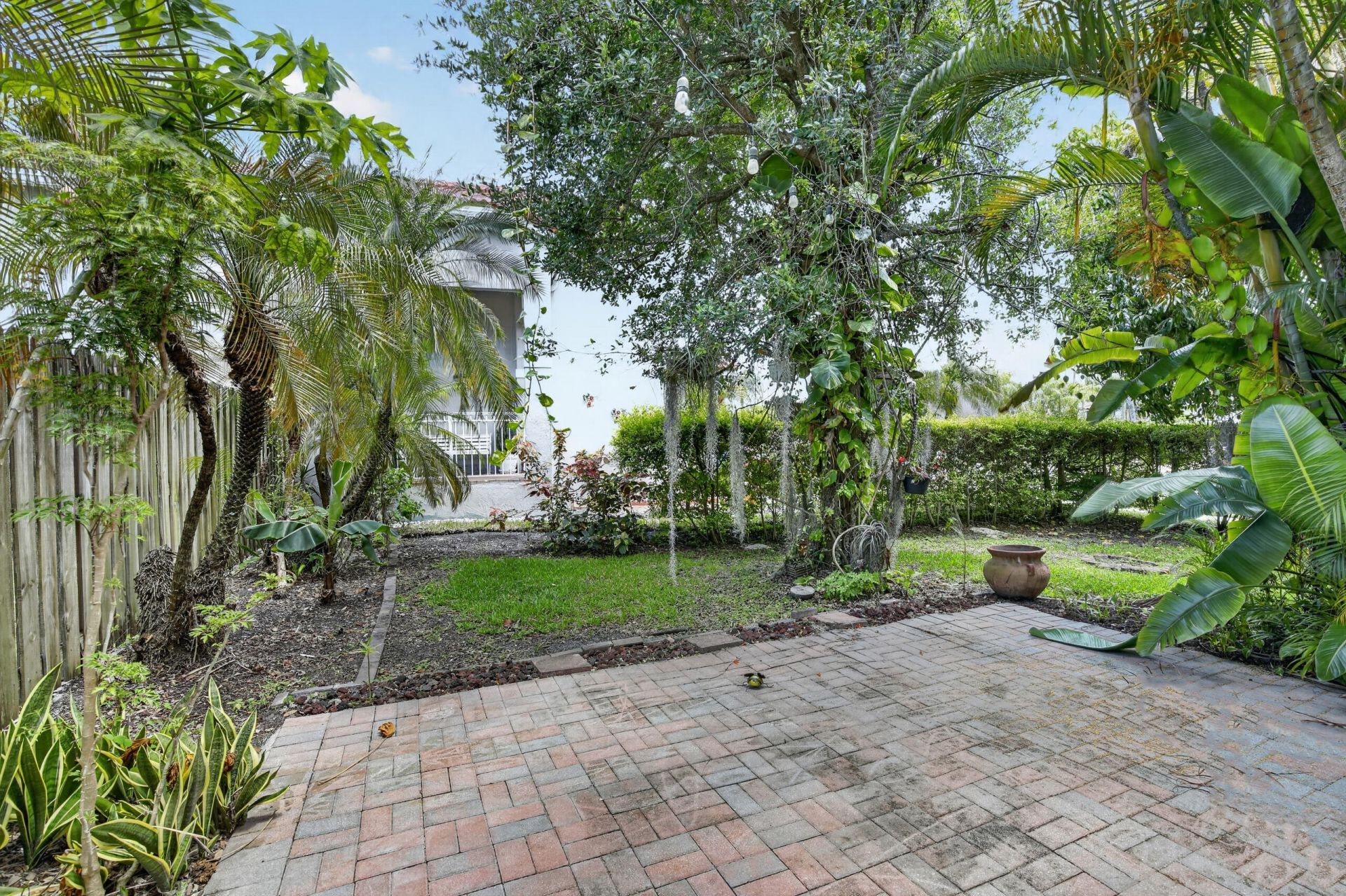 10690 NW 2nd Circle, Pembroke Pines, FL 33026 Photo