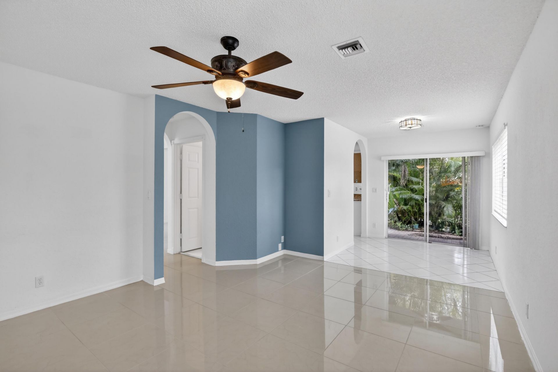 10690 NW 2nd Circle, Pembroke Pines, FL 33026 Photo