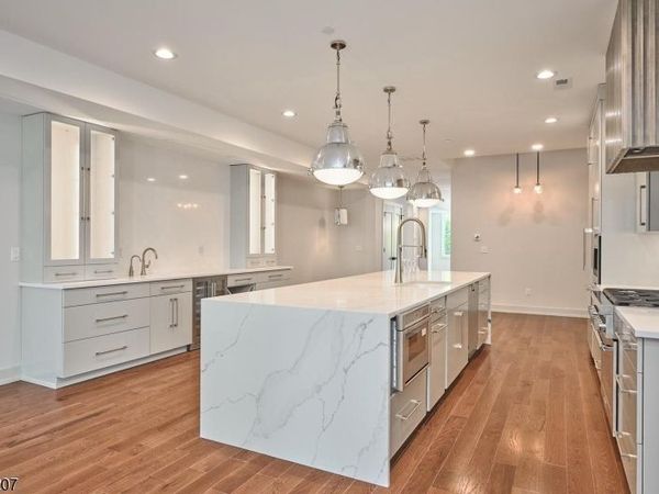 37 Ferry St, Lambertville, NJ 08530