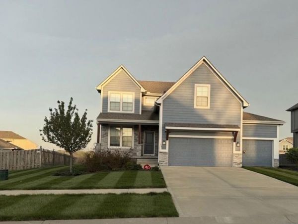 1633 Shadow Drive, Leavenworth, KS 66048