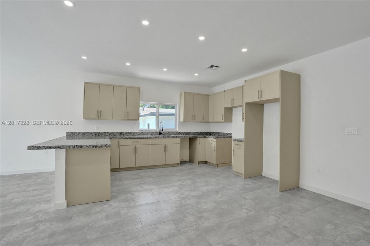 2536 NW 9th Ct , Fort Lauderdale, FL 33311 Photo