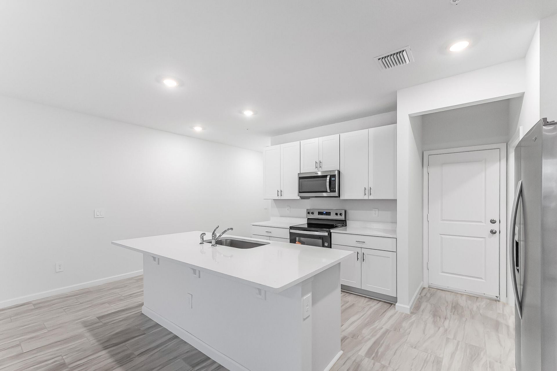 587 Salisbury Circle, Fort Pierce, FL 34982 Photo