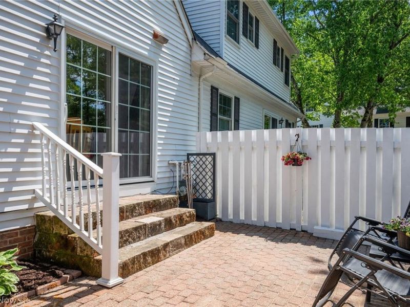25 Commons Court, Chagrin Falls, OH 44022 Photo 7