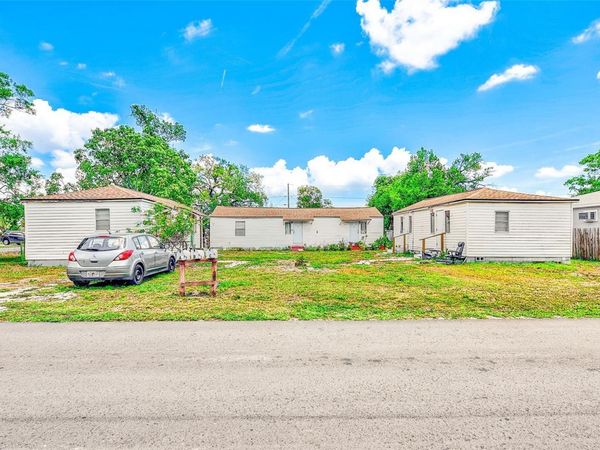 3257 57TH AVENUE N, ST PETERSBURG, FL 33714