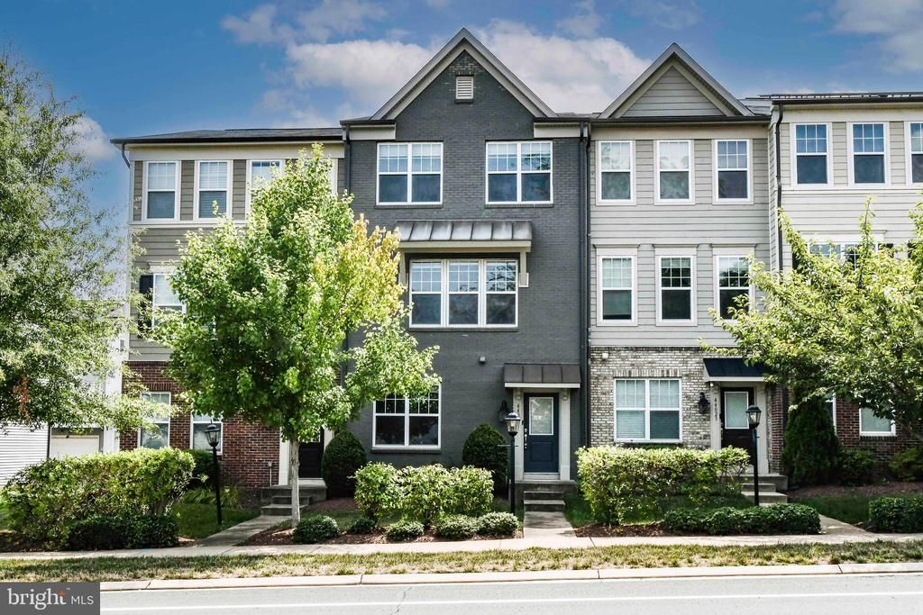 44025 Eastgate View Drive, Chantilly, VA 20152 Main Photo