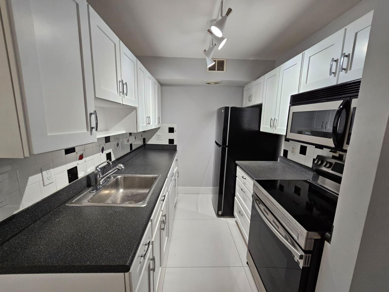 2148 Sherwood Forest Boulevard, Unit 4, West Palm Beach, FL 33415 Photo