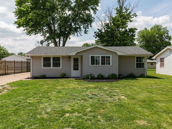 2306 9th Street , Silvis, IL 61282