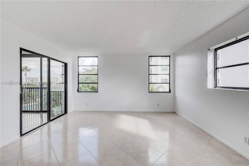 2205 S Cypress Bend Dr , Unit 508, Pompano Beach, FL 33069 Photo