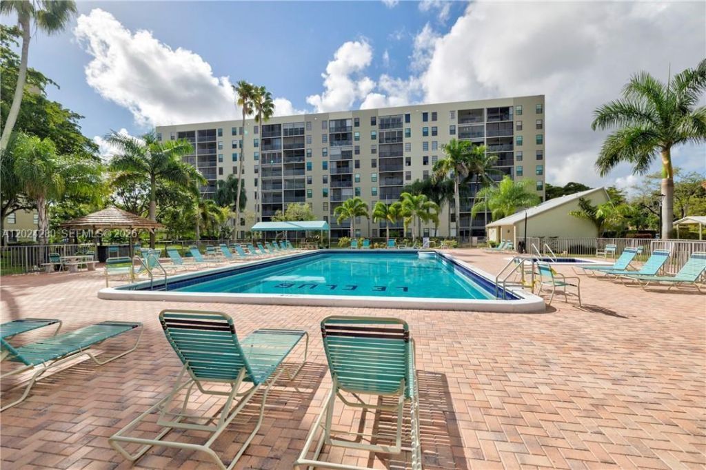 2205 S Cypress Bend Dr , Unit 508, Pompano Beach, FL 33069 Photo
