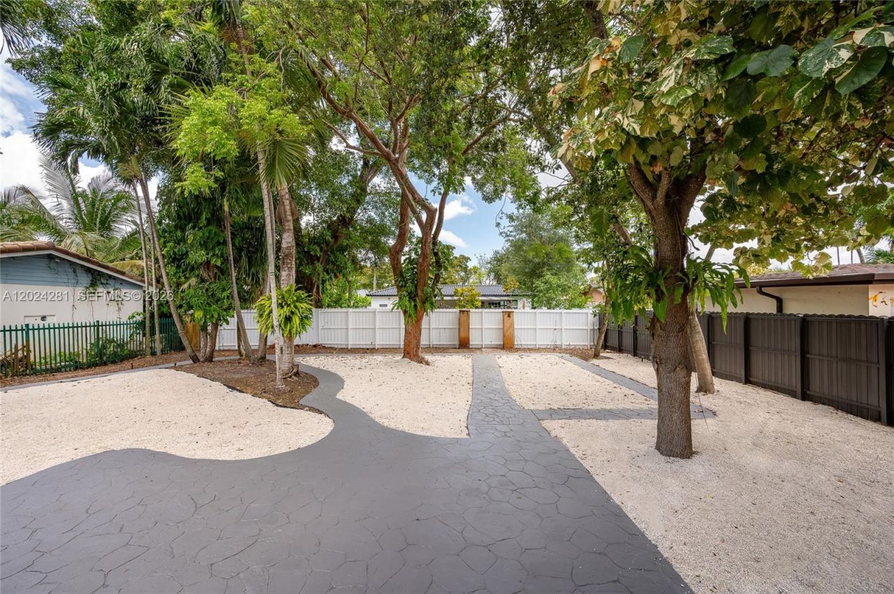 264 Navajo St , Miami Springs, FL 33166 Photo