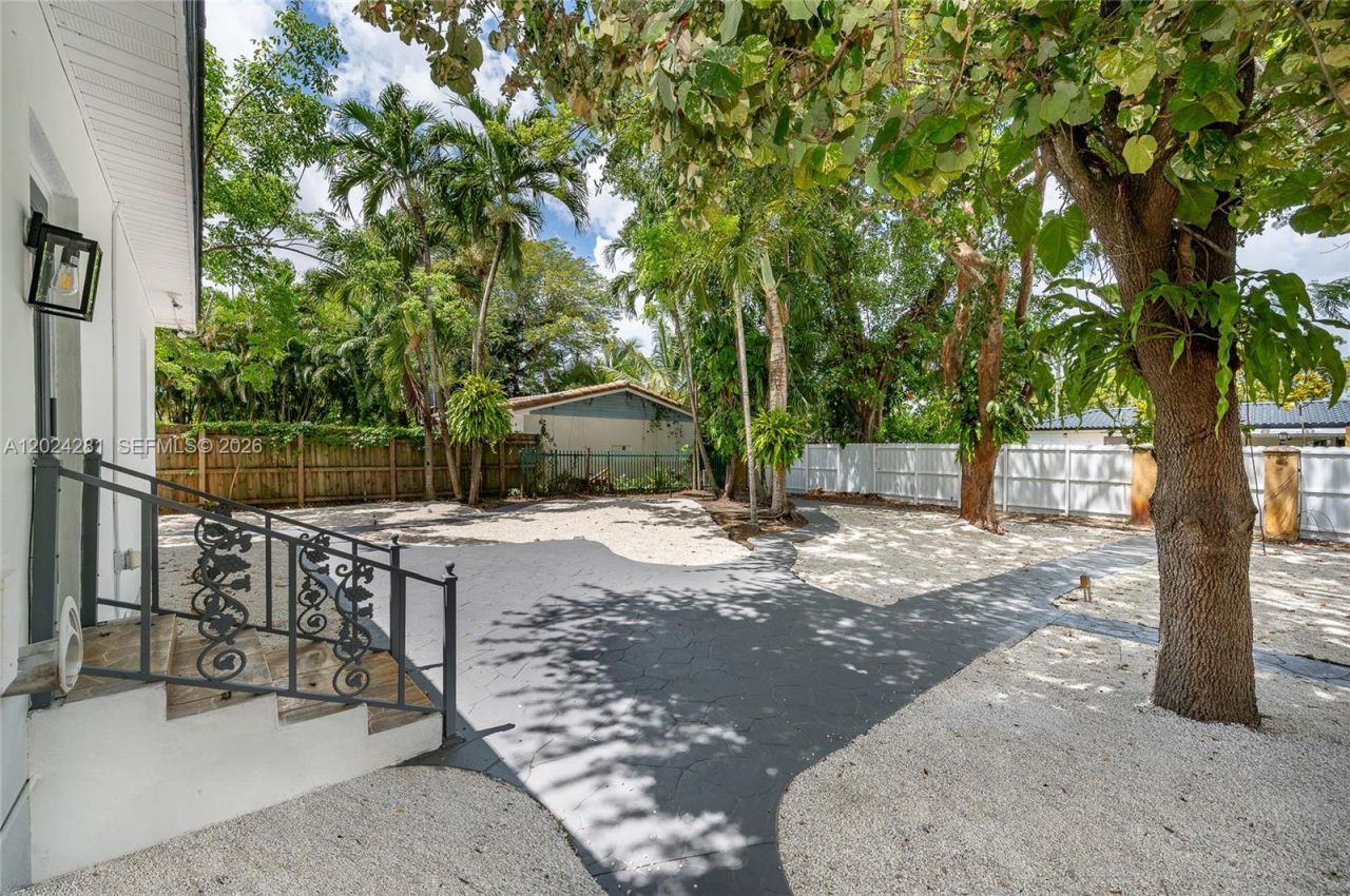 264 Navajo St , Miami Springs, FL 33166 Photo
