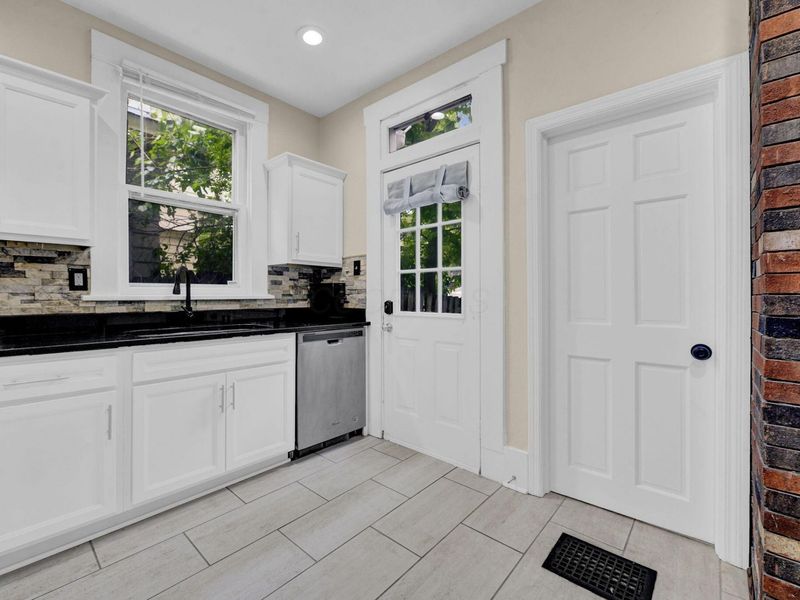 207 E Oakland Avenue , Columbus, OH 43201 Photo 12