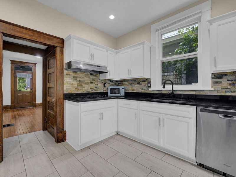 207 E Oakland Avenue , Columbus, OH 43201 Photo 13