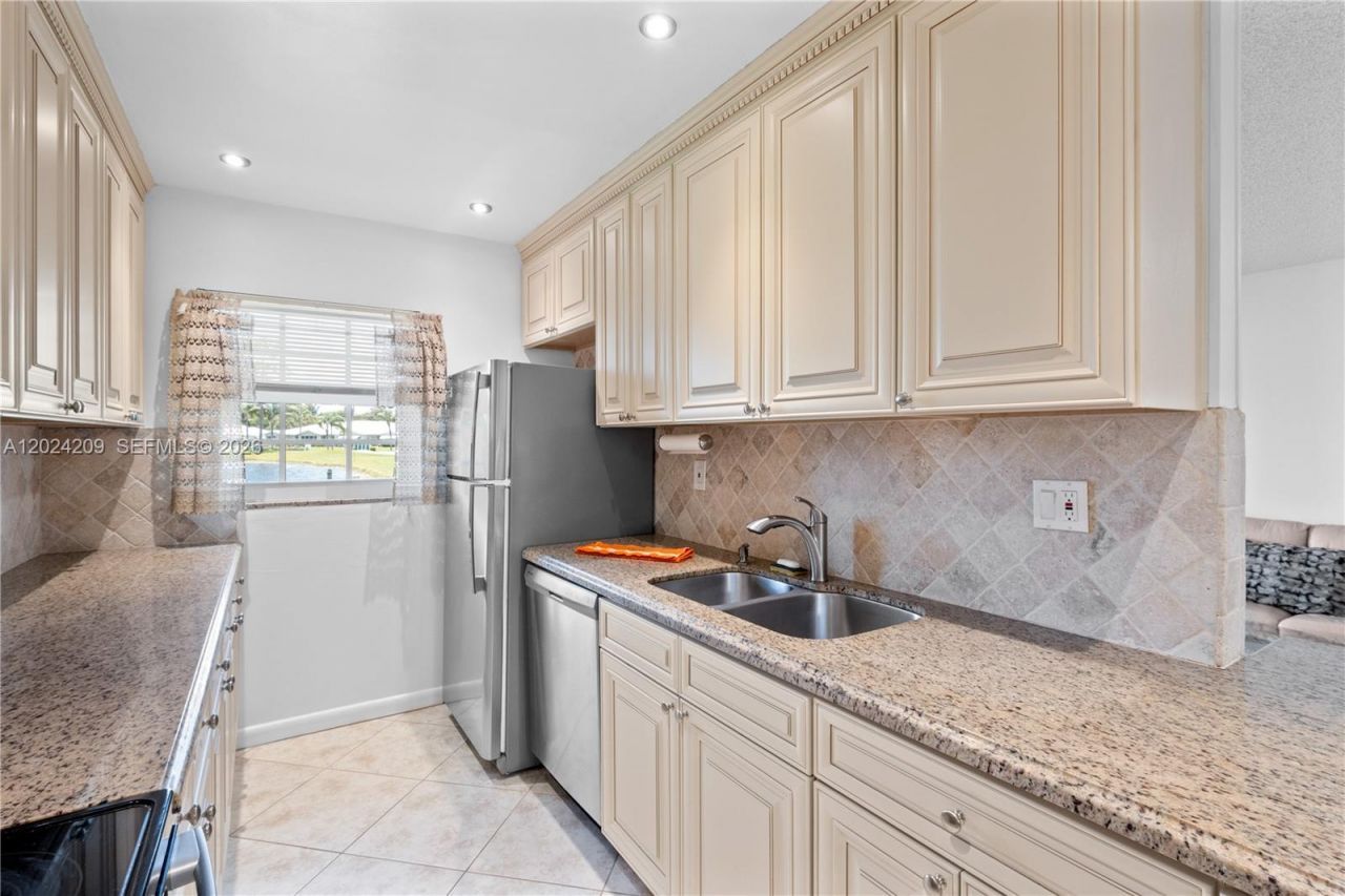 14604 Canalview Dr, Unit B, Delray Beach, FL 33484 Photo
