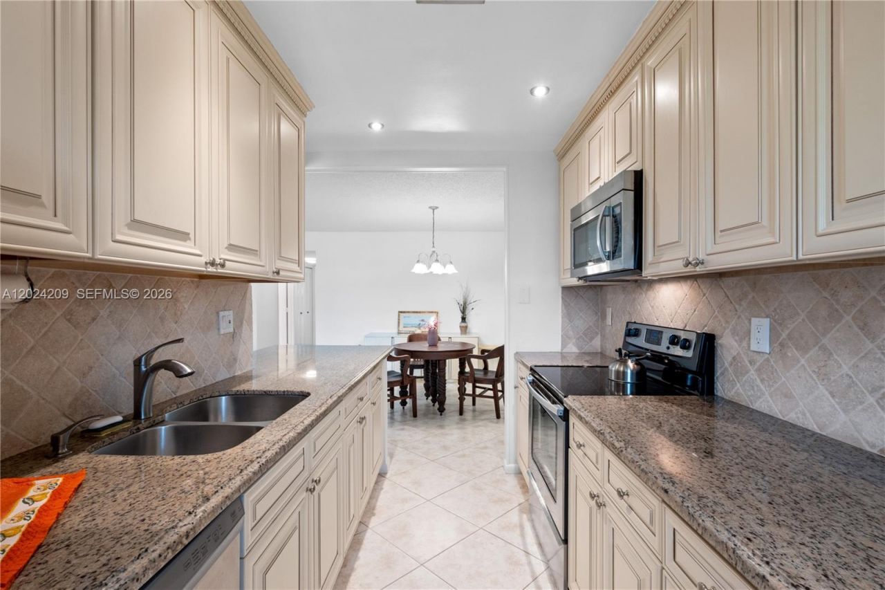 14604 Canalview Dr, Unit B, Delray Beach, FL 33484 Photo