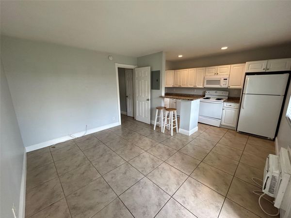 921 NE 17th Avenue, Unit 2, Fort Lauderdale, FL 33304