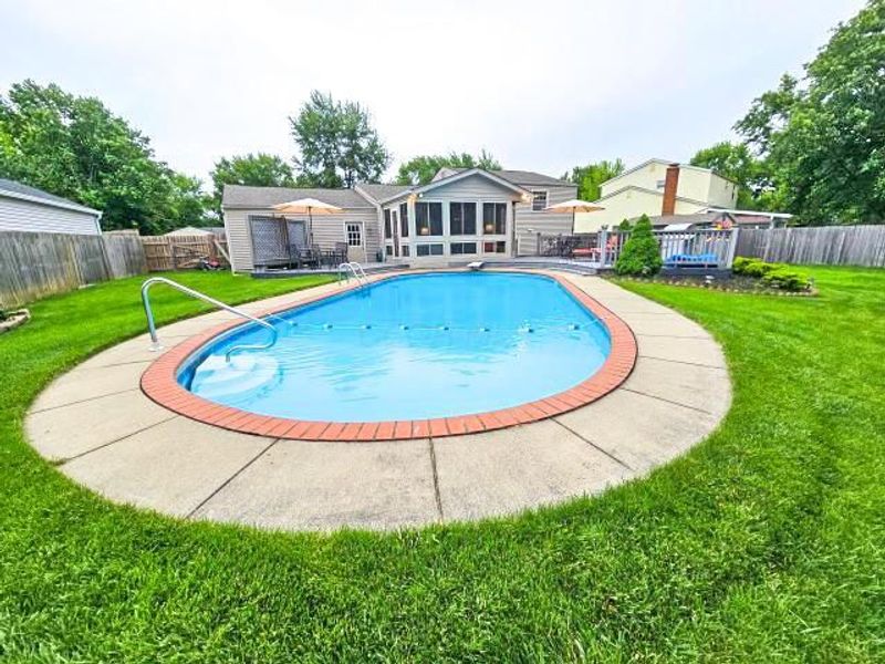 528 Pickerington Hills Drive , Pickerington, OH 43147 Photo 2