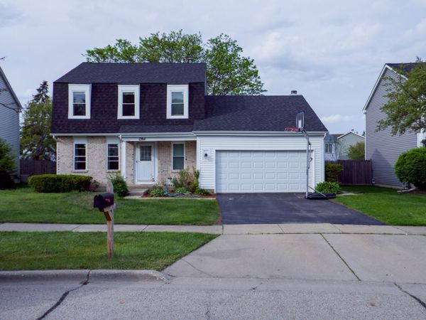 1284 Regent Drive, Mundelein, IL 60060