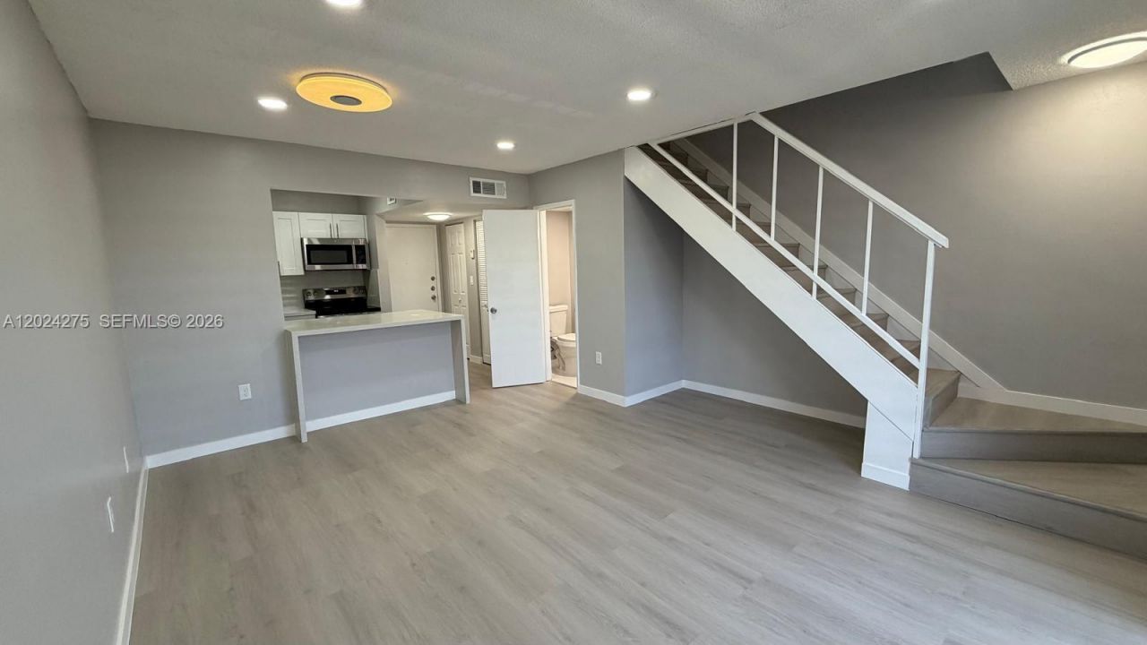 5731 NW 37th St , Unit 322, Virginia Gardens, FL 33166 Photo