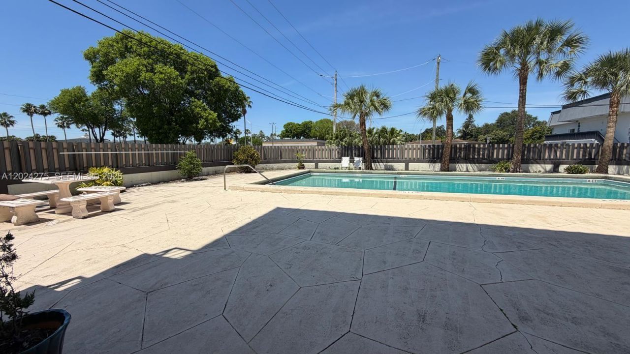 5731 NW 37th St , Unit 322, Virginia Gardens, FL 33166 Photo