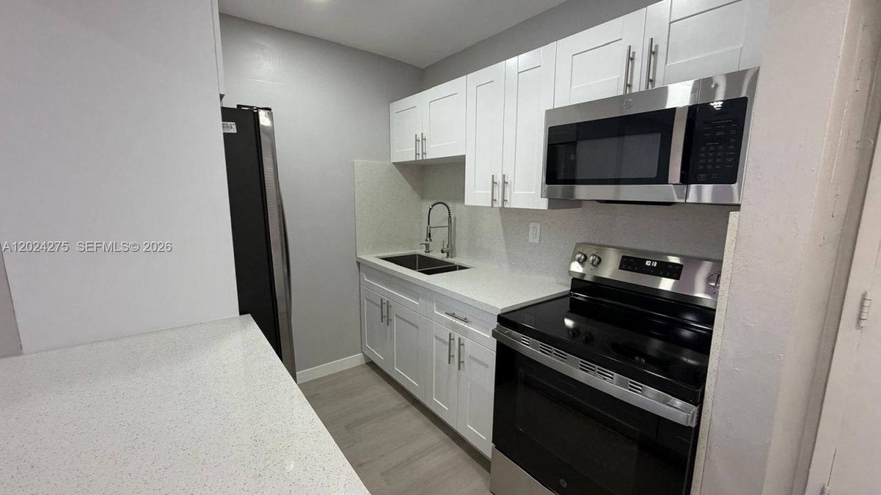 5731 NW 37th St , Unit 322, Virginia Gardens, FL 33166 Photo