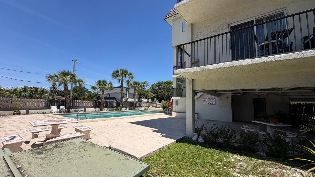 5731 NW 37th St , Unit 322, Virginia Gardens, FL 33166 Photo