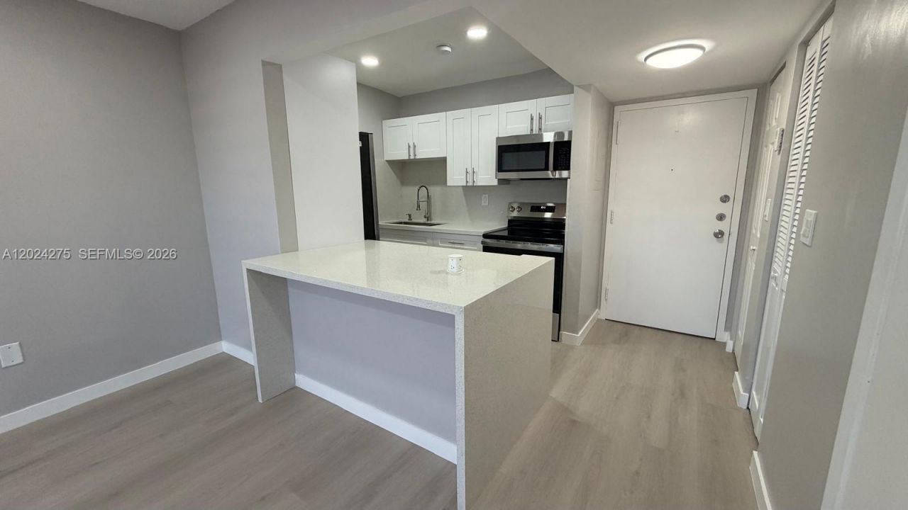 5731 NW 37th St , Unit 322, Virginia Gardens, FL 33166 Photo