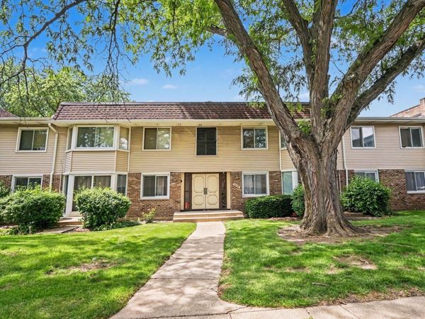 3008 Roberts Drive , Unit 7, Woodridge, IL 60517