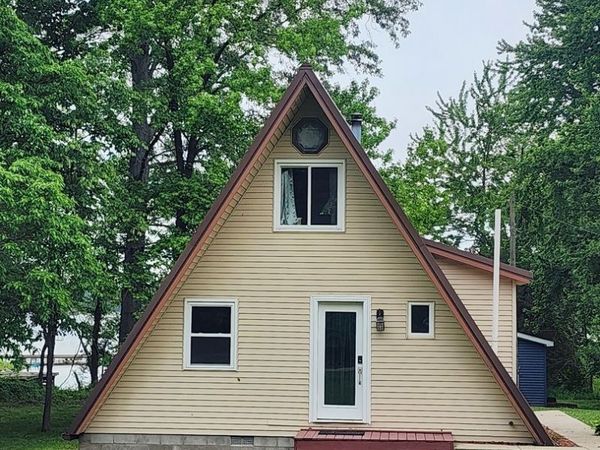 7021 N Mesa Lake Drive , Mount Carmel, IL 62863