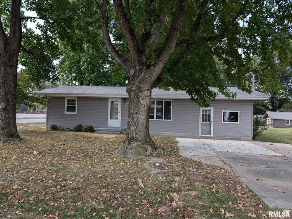 515 S 6TH Street , Elkville, IL 62932