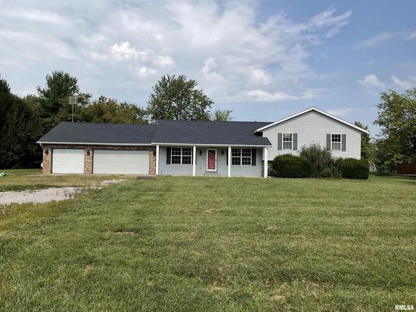 12 HICKORY Street , Nashville, IL 62263