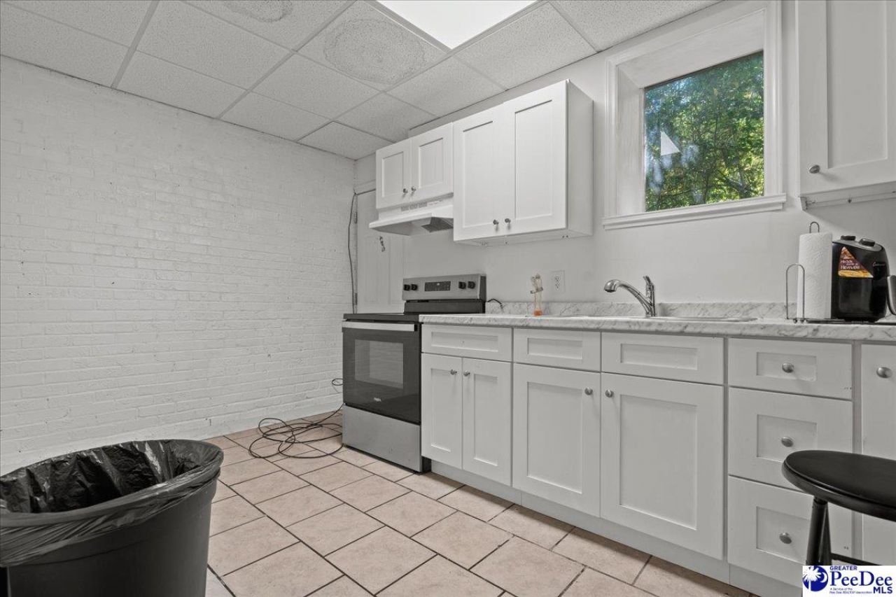 99 Huger St Photo 16