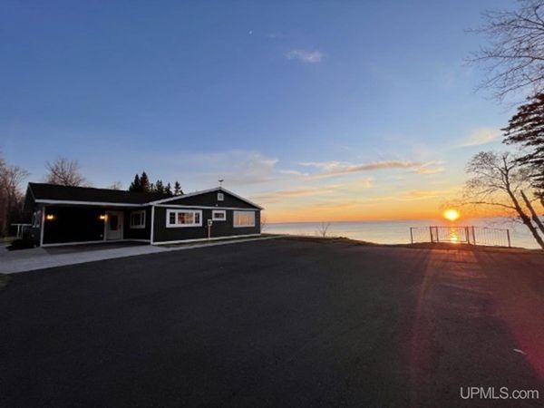 57275 Lakeshore Drive, Hancock Twp, MI 49913