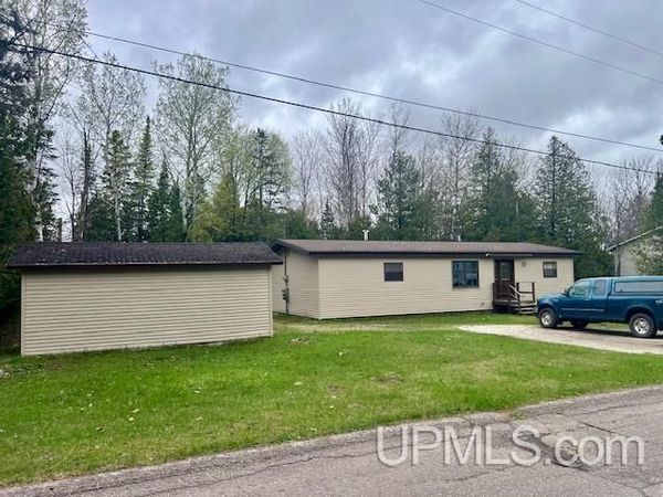 1106 Tenth Avenue, Houghton, MI 49931