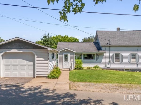 801 N Kimberly Avenue, Iron Mountain, MI 49801