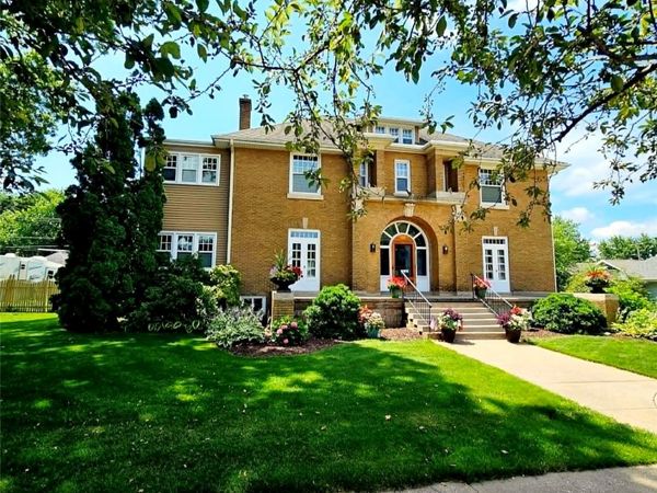 215 E Market Street, Lisbon, IA 52253