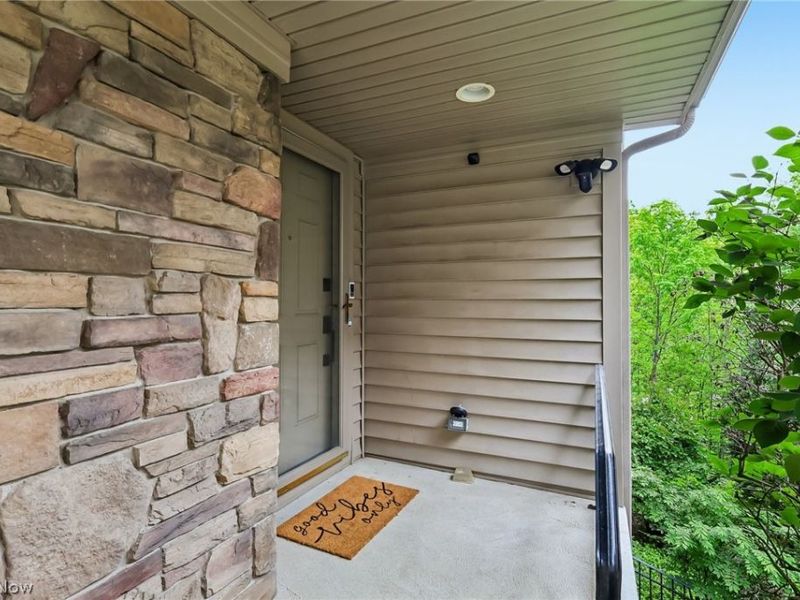 5230 River Creek Road , Lyndhurst, OH 44124 Photo 2