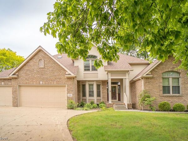 2591 Fallen Oak Circle NE, Massillon, OH 44646