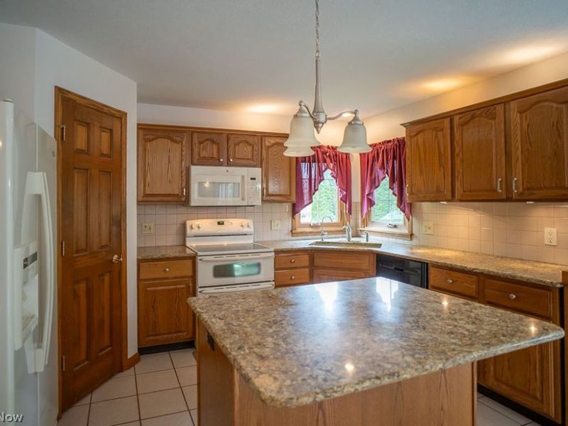 2591 Fallen Oak Circle NE, Massillon, OH 44646 Photo 18