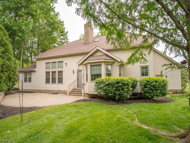 2591 Fallen Oak Circle NE, Massillon, OH 44646 Photo 3