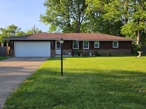 628 Cobblestone Drive , Amherst, OH 44001